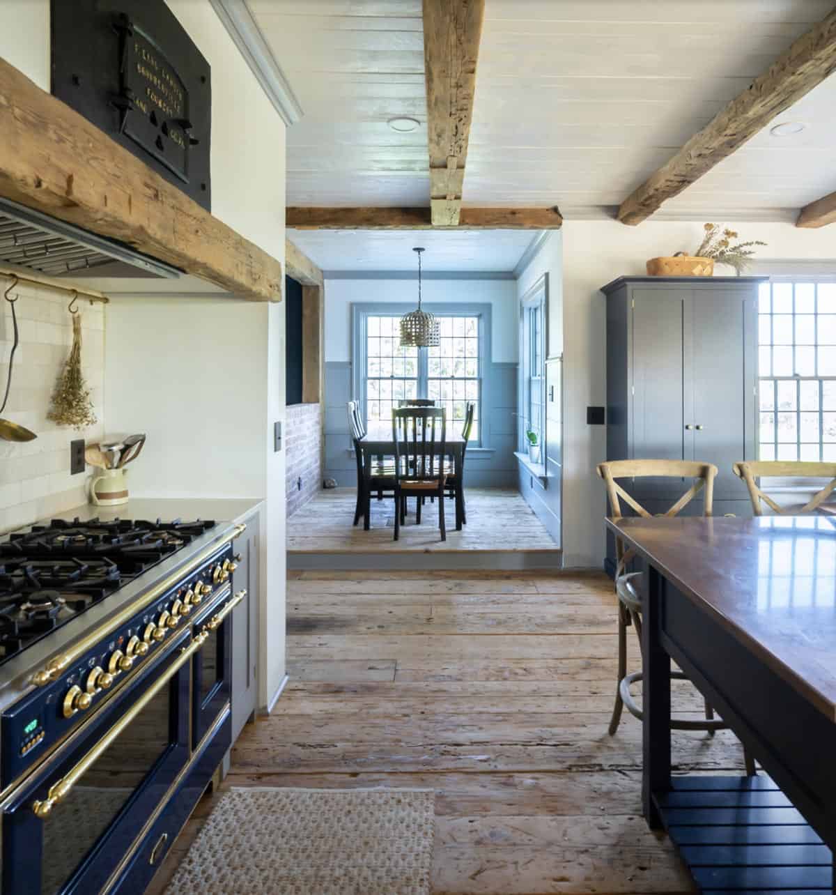 farmhouse style kitchen