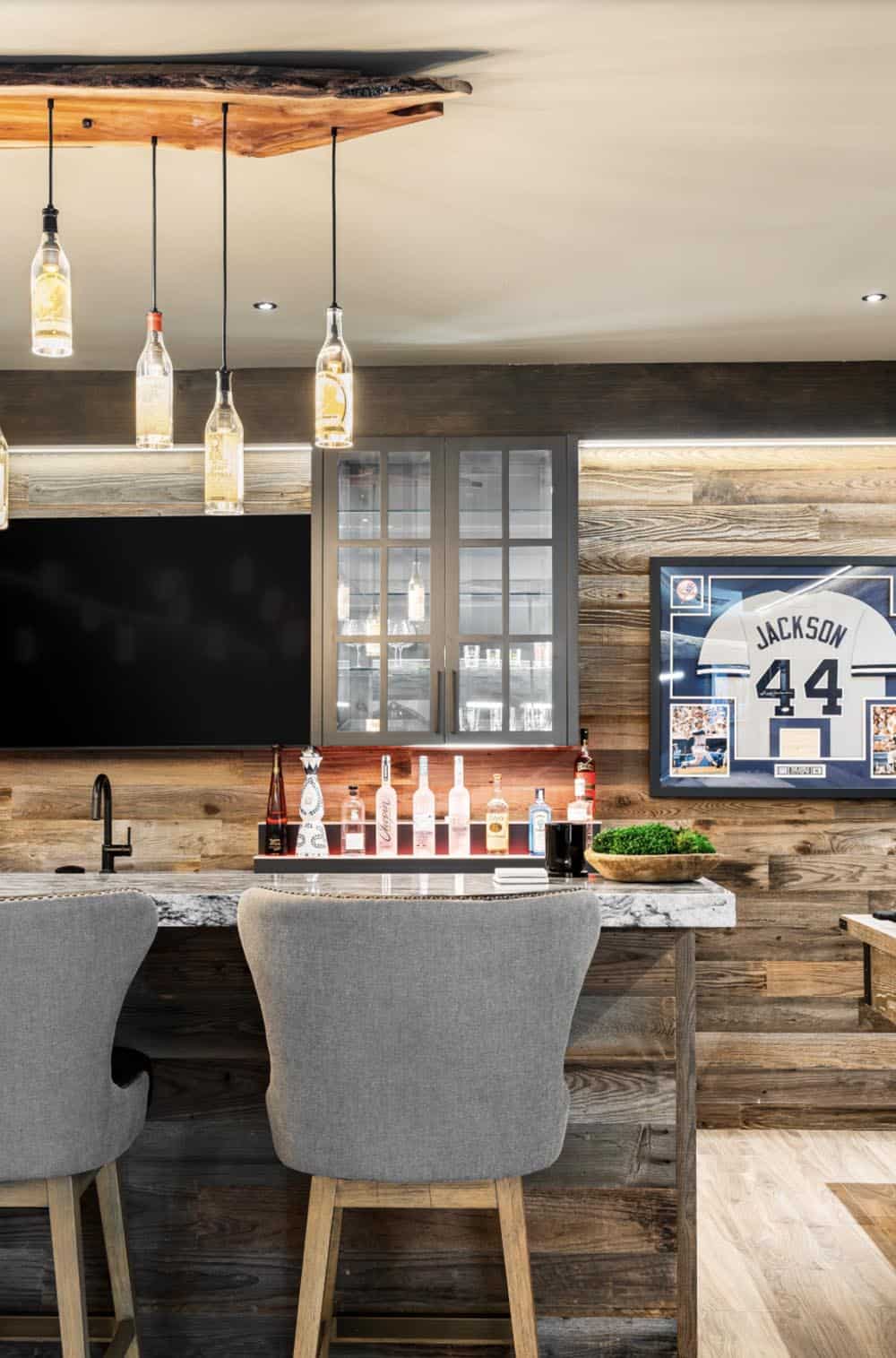 Contemporary Home Bar