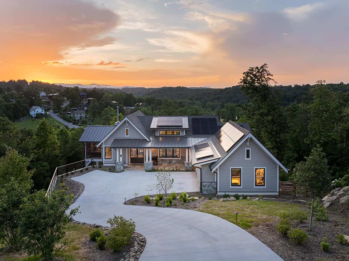 mountain modern home exterior