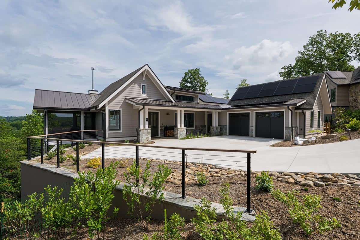 mountain modern home exterior