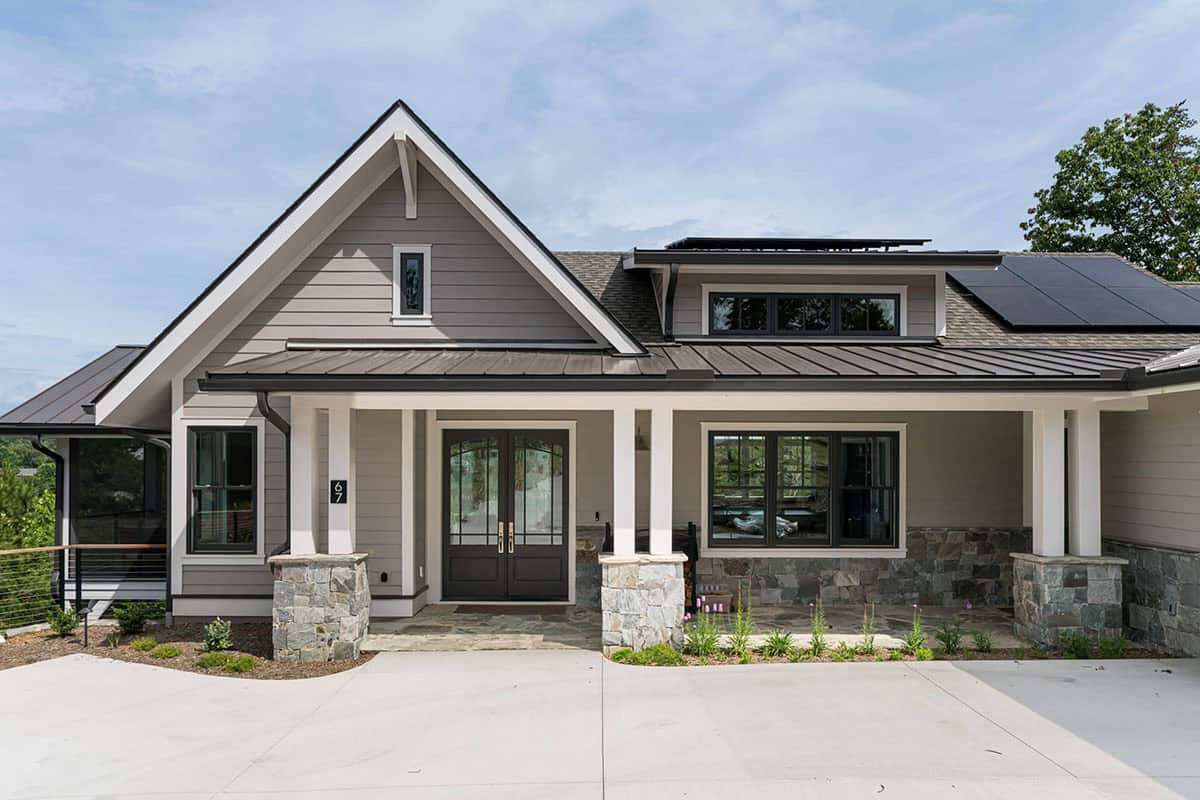 mountain modern home exterior