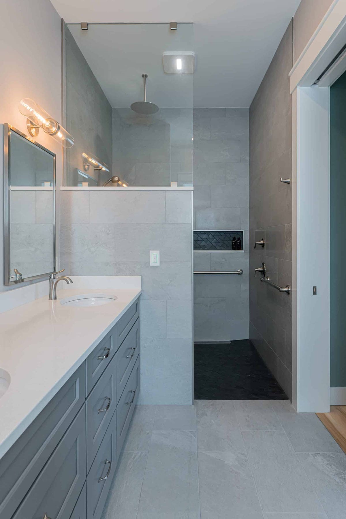 contemporary bathroom