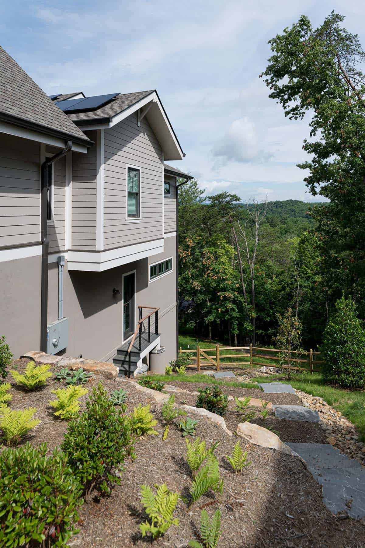 mountain modern home exterior backyard view