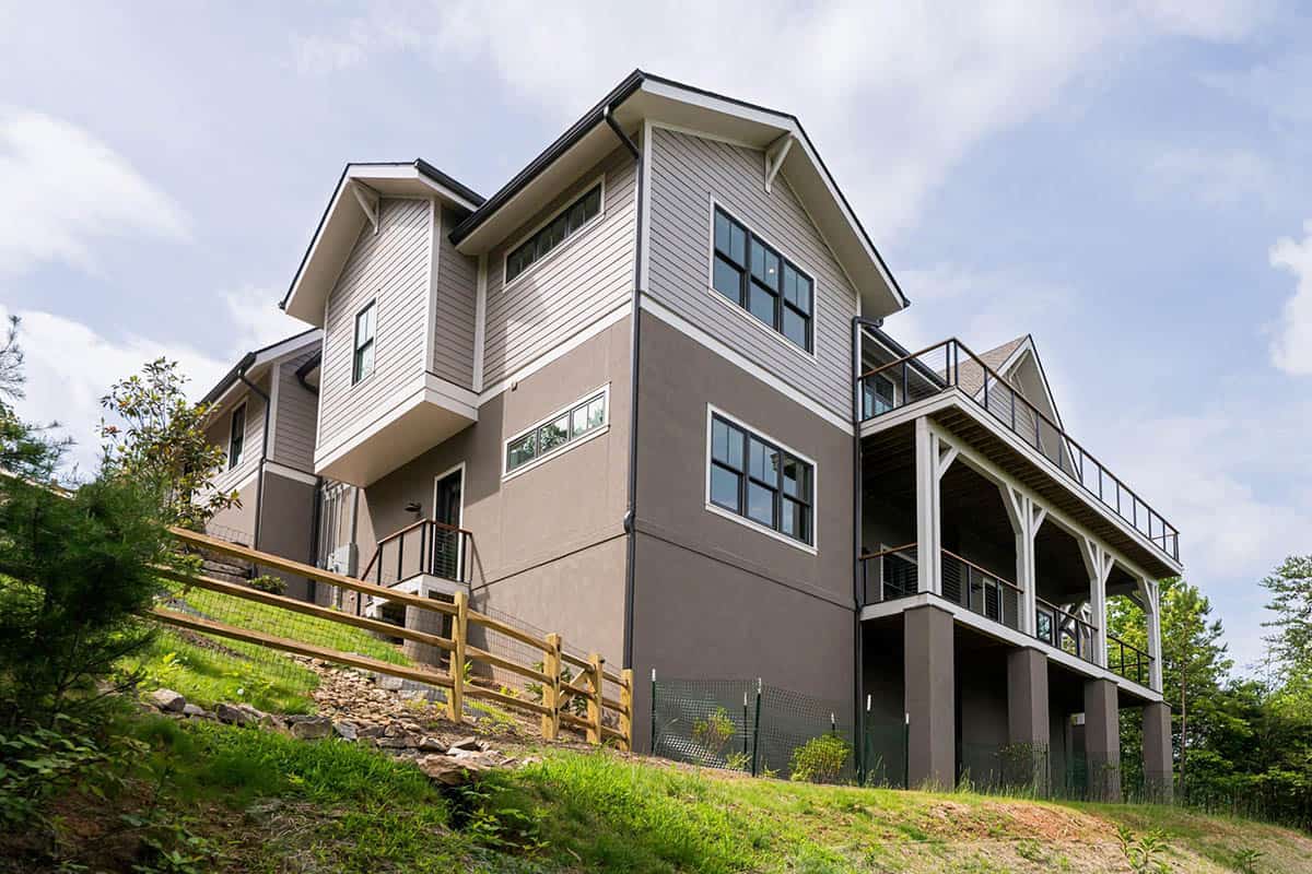 mountain modern home exterior backyard view