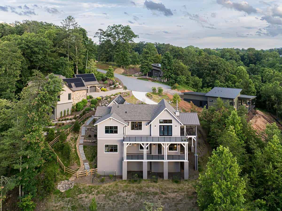 mountain modern home exterior
