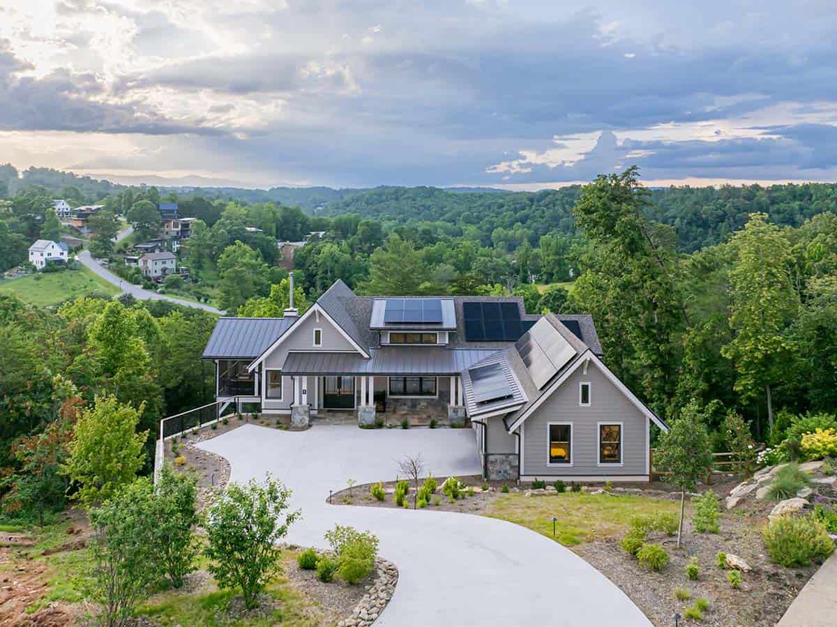 mountain modern home exterior