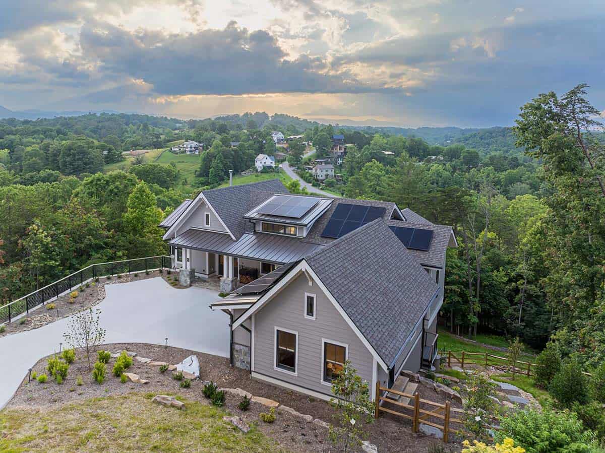 mountain modern home exterior
