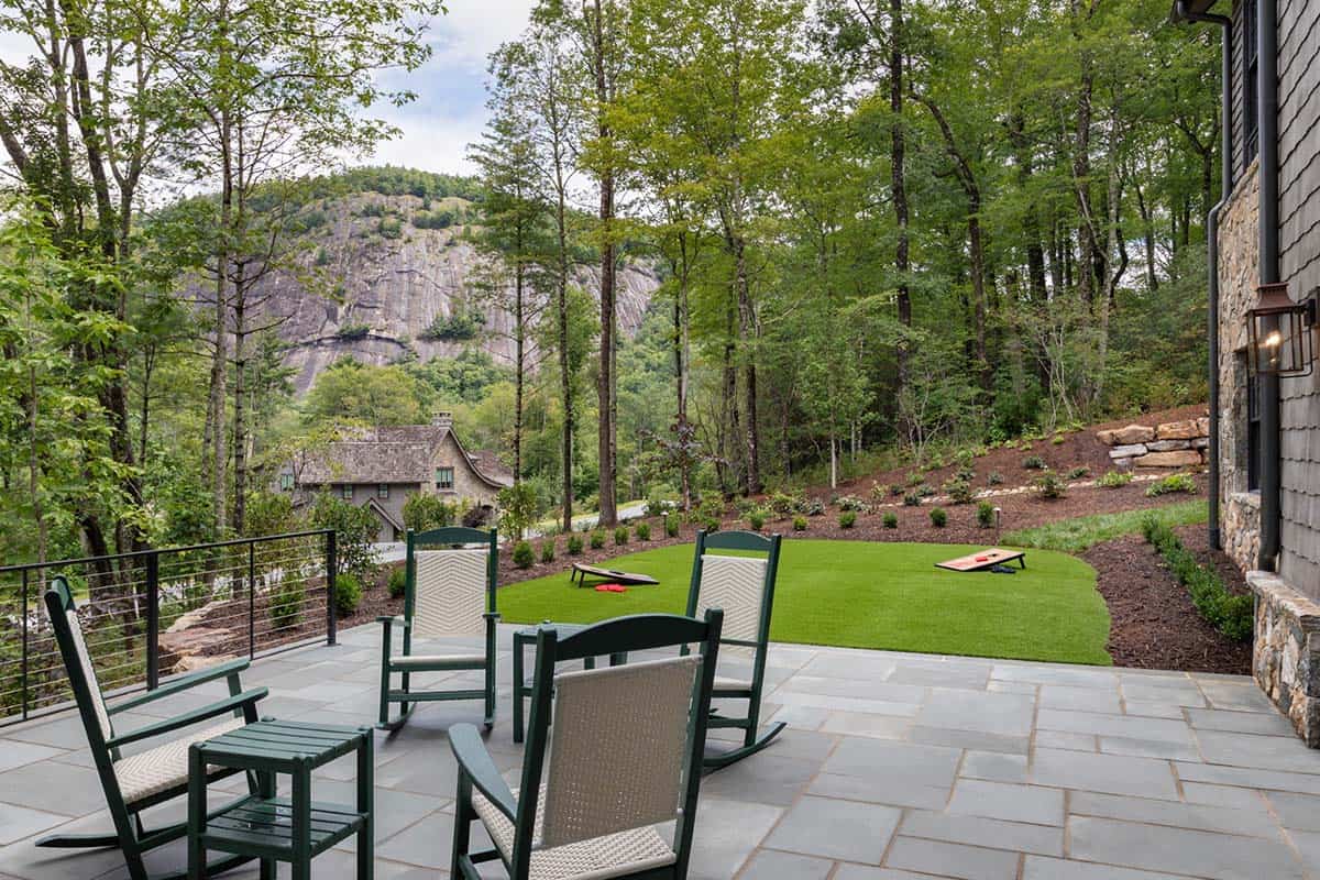 contemporary patio with outdoor furniture