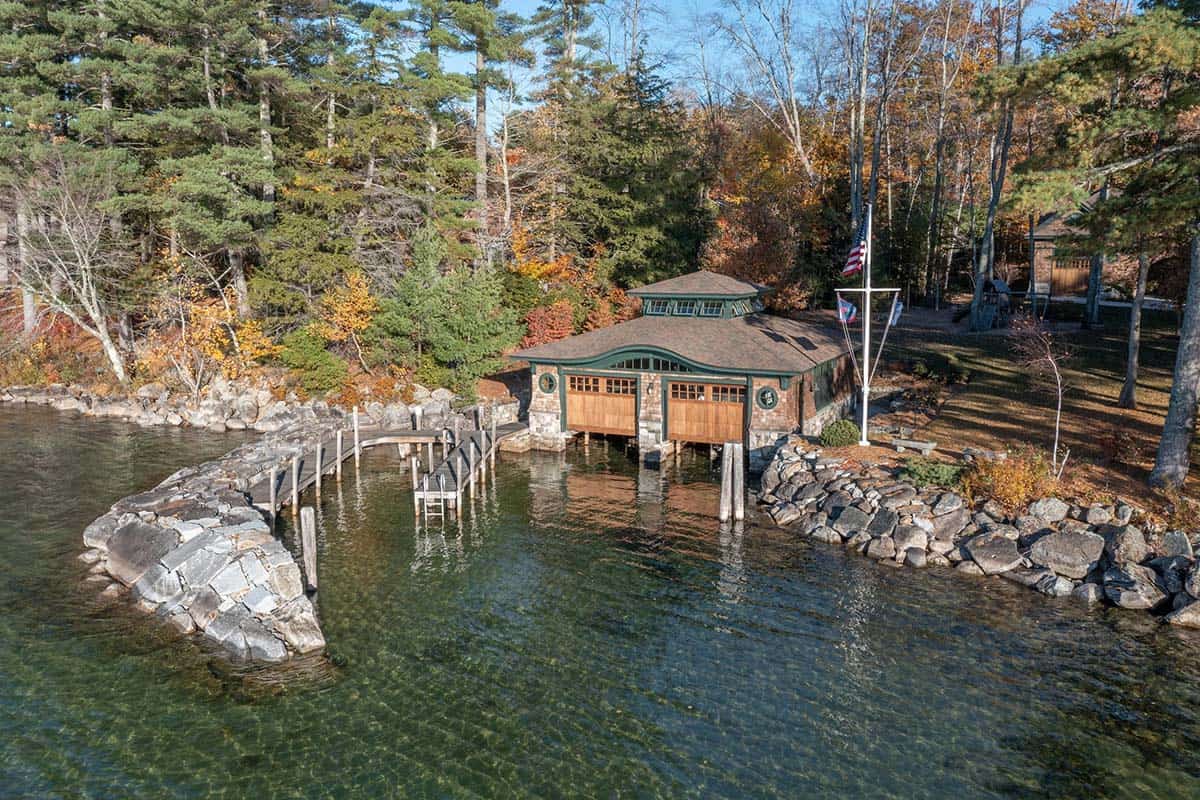 lake house exterior water view