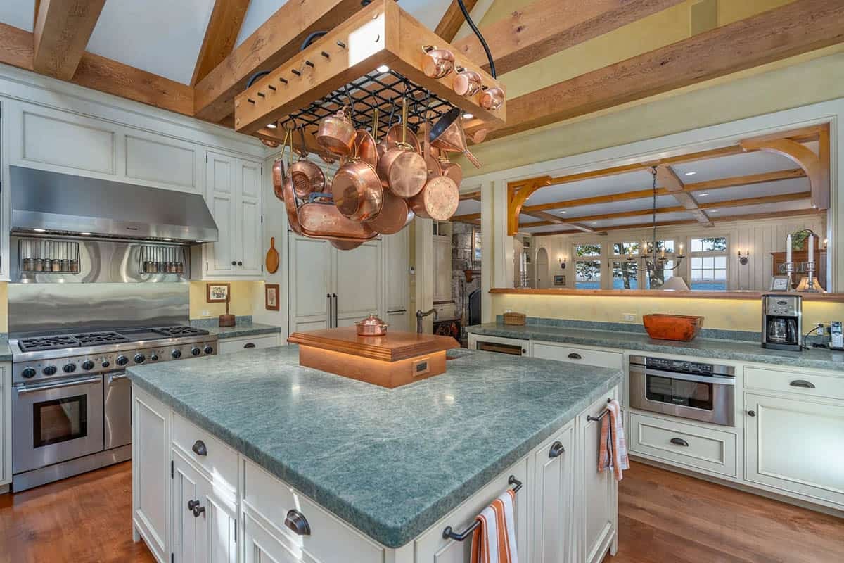 traditional style kitchen