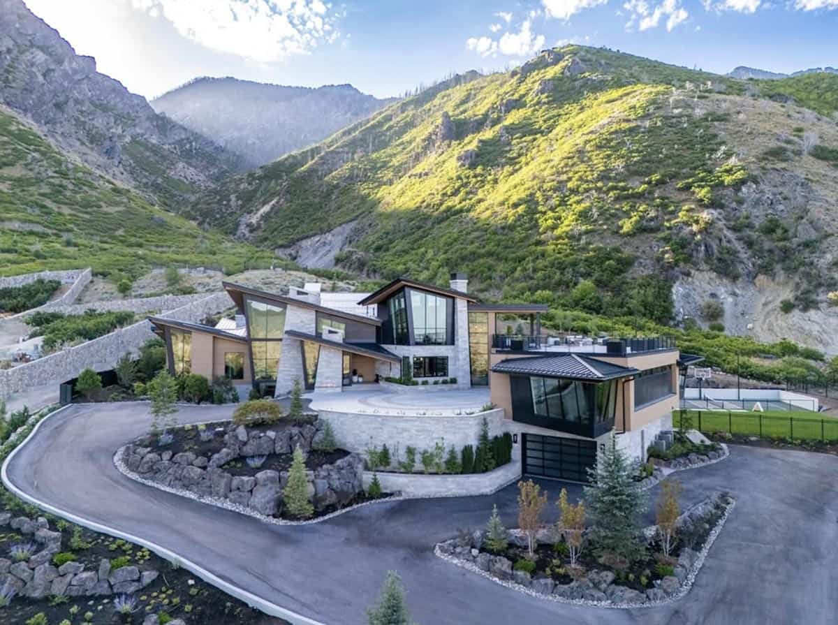 luxury modern home exterior