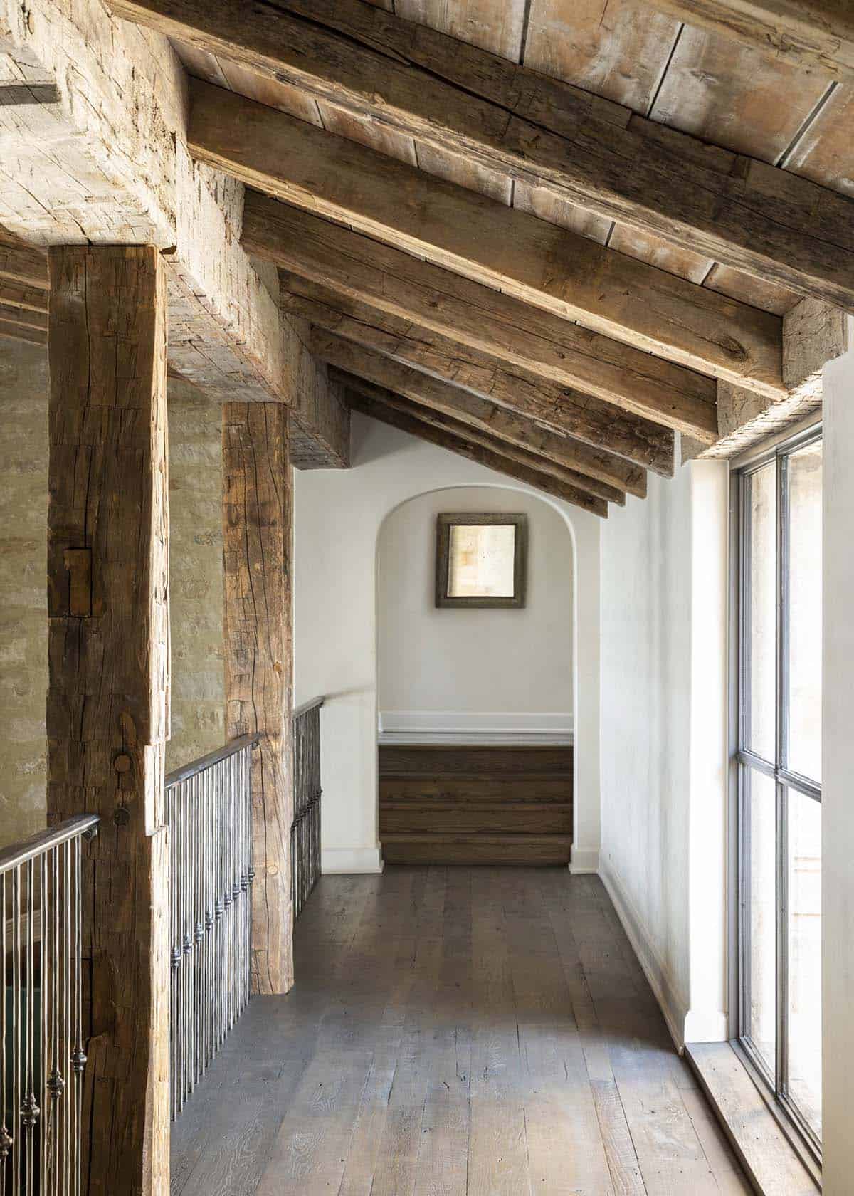 Mediterranean-style hallway