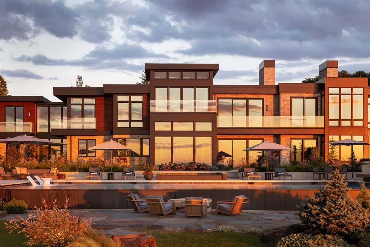 modern home exterior backyard view