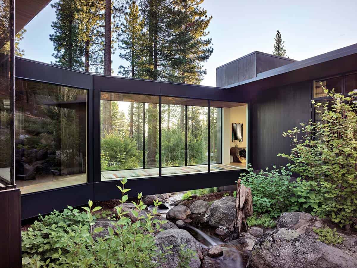 modern mountain house exterior