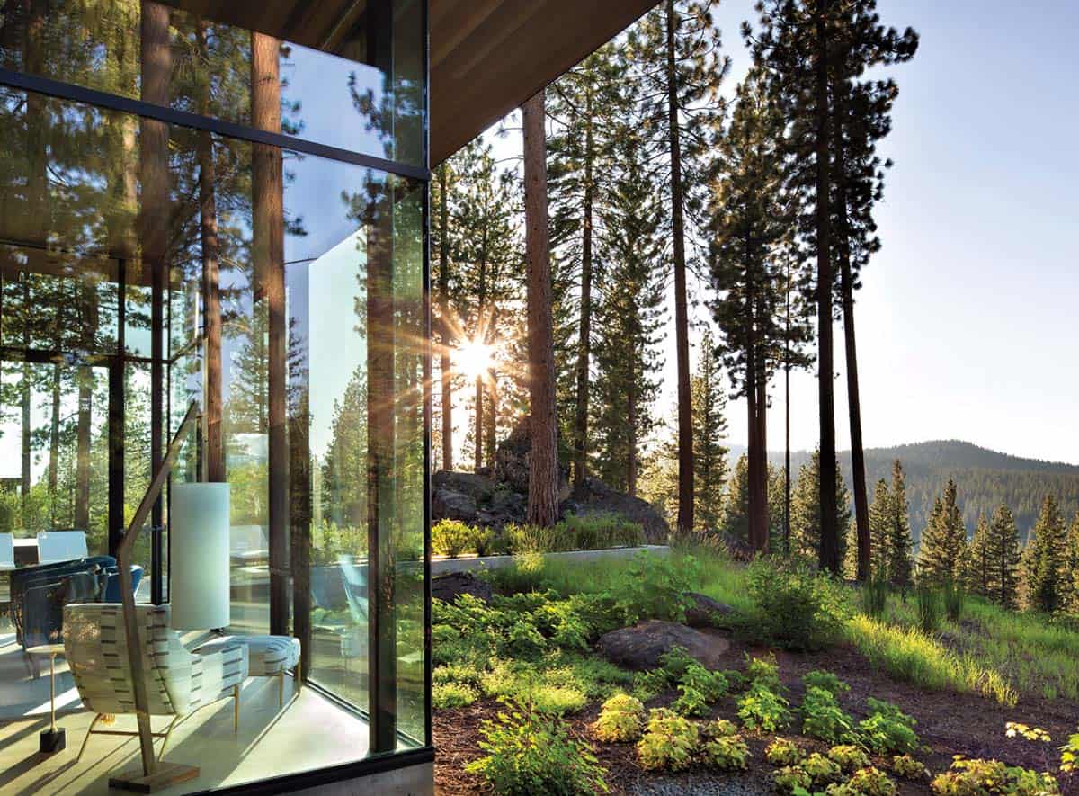 modern mountain house exterior