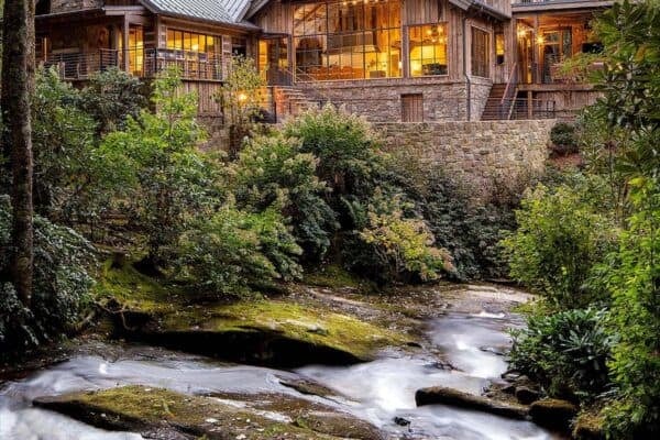 featured posts image for North Carolina mountain house soaks in its peaceful forested landscape