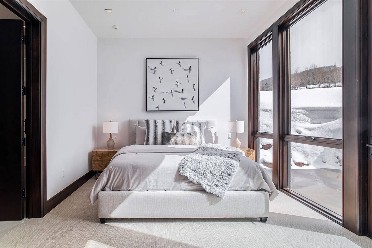 modern guest bedroom