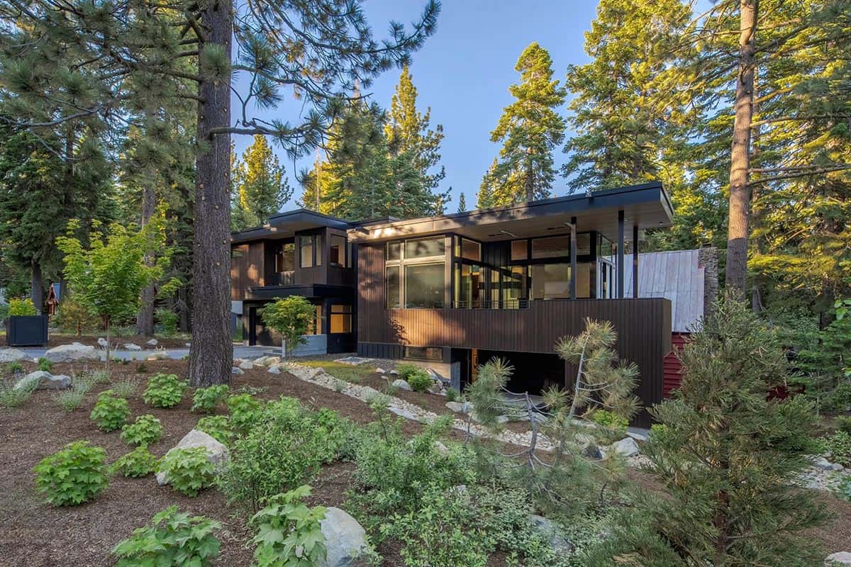 mountain modern home exterior