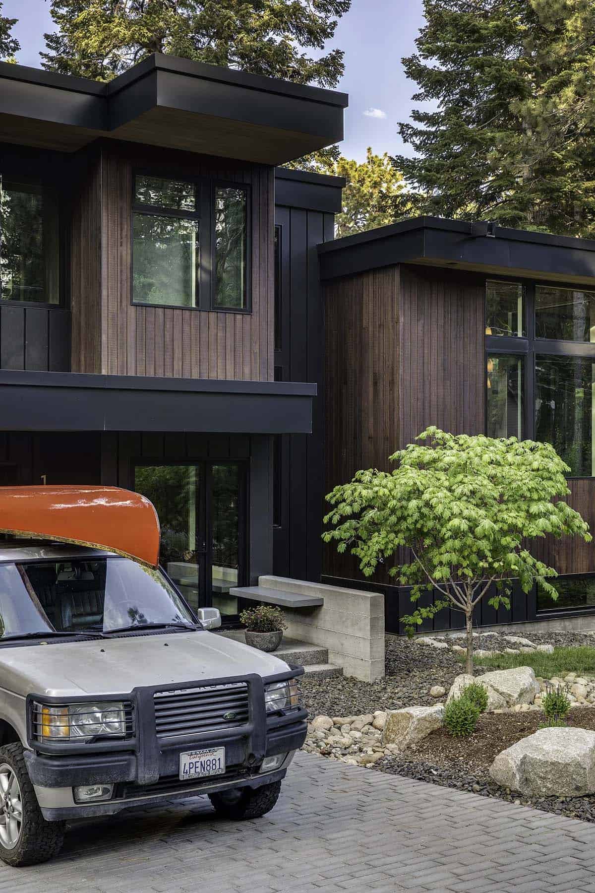 mountain modern home exterior