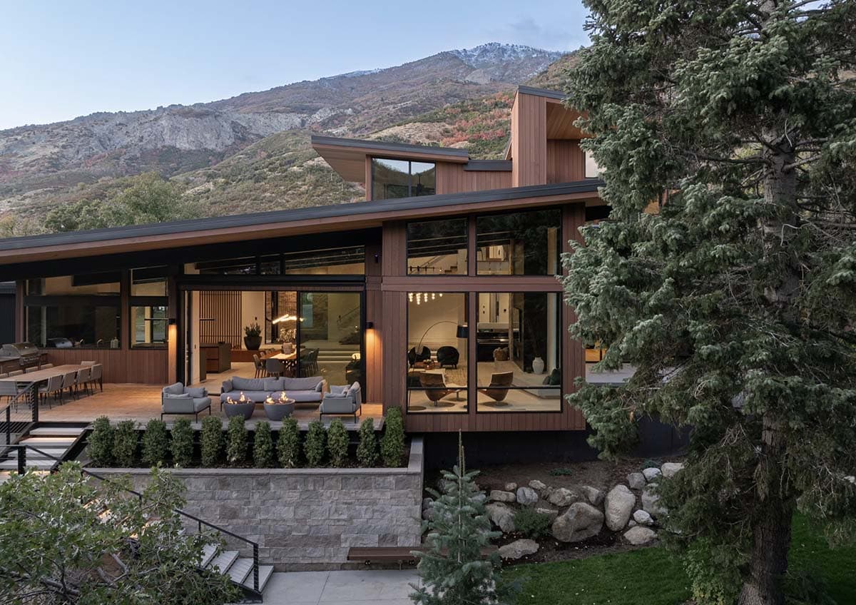 mountain modern home exterior backyard view