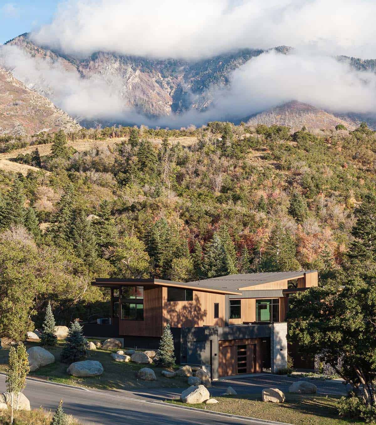 mountain modern home exterior