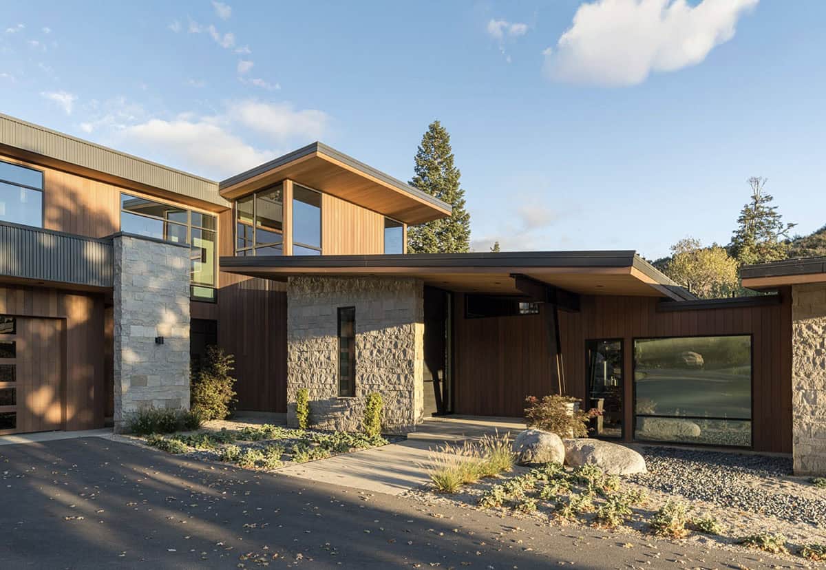 mountain modern home exterior