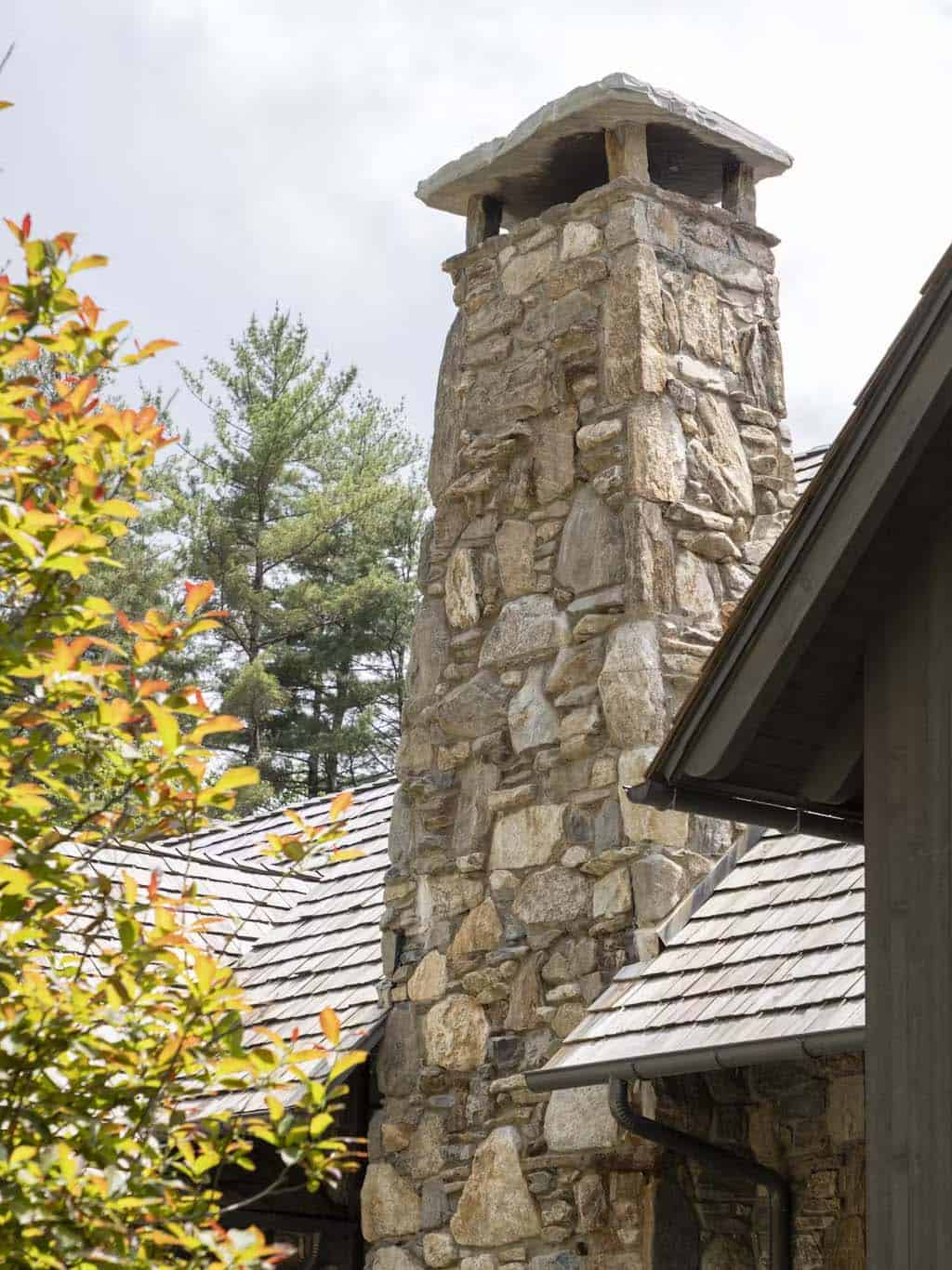 rustic mountain home exterior