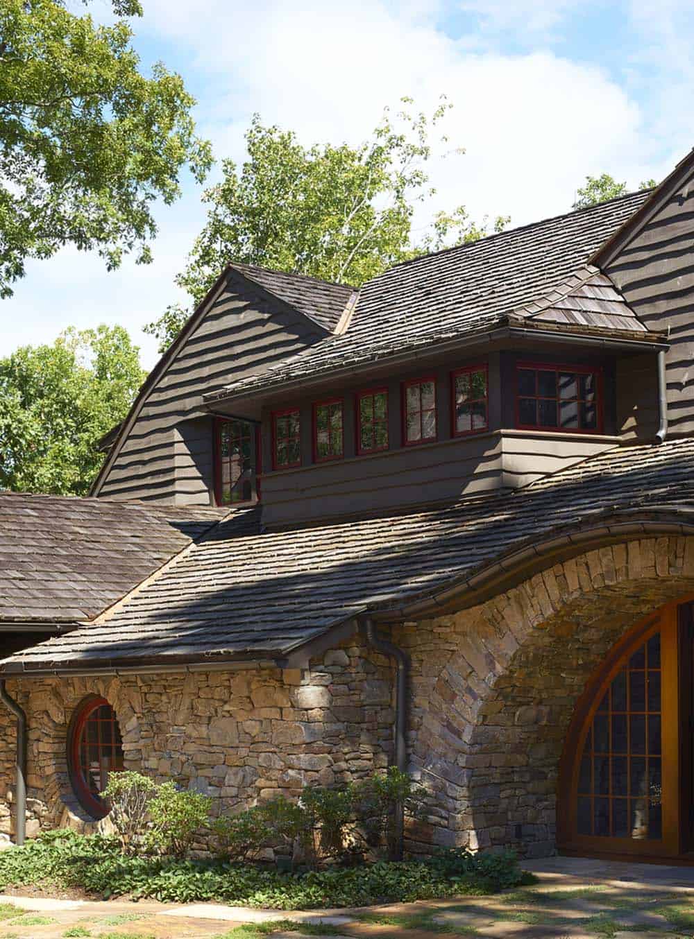rustic craftsman-style lake house exterior