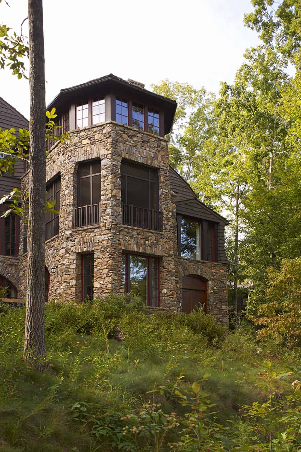 rustic craftsman-style lake house exterior backyard view