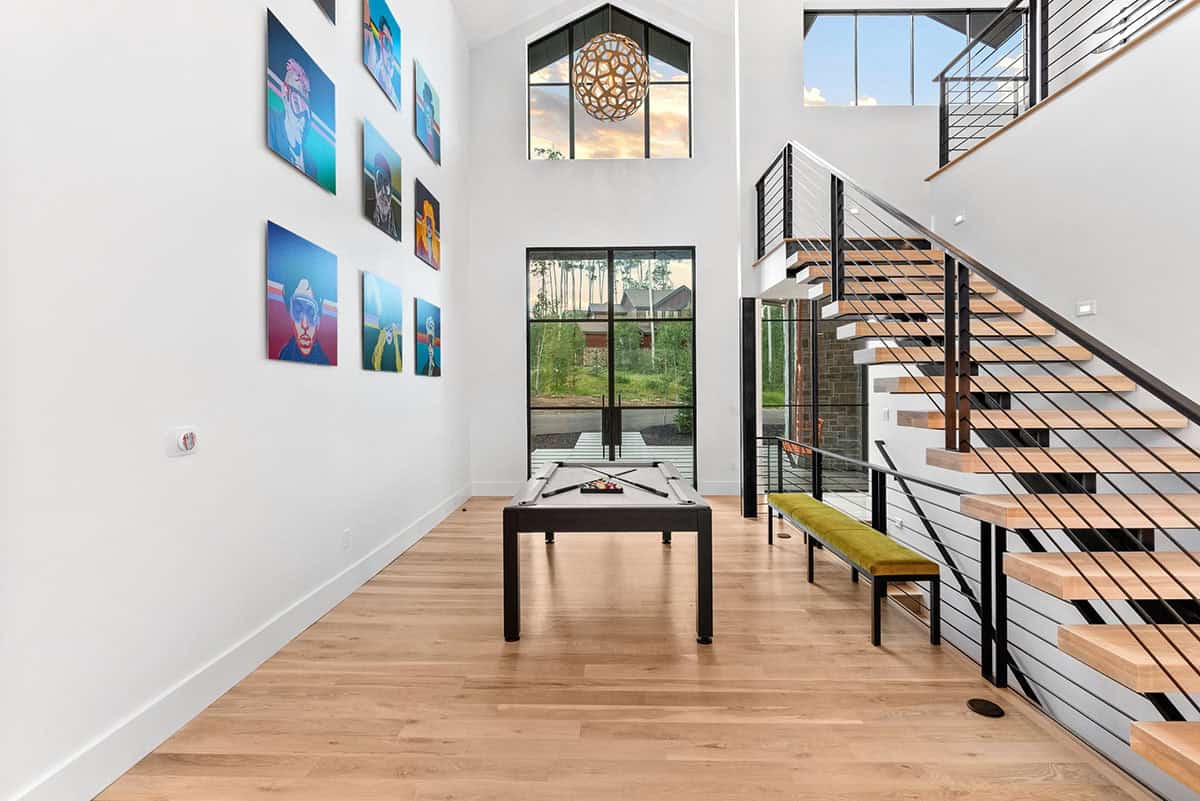 scandinavian mountain home entry