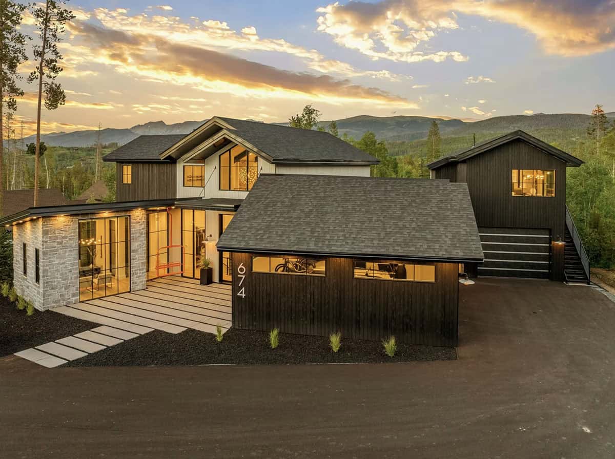 scandinavian mountain home exterior