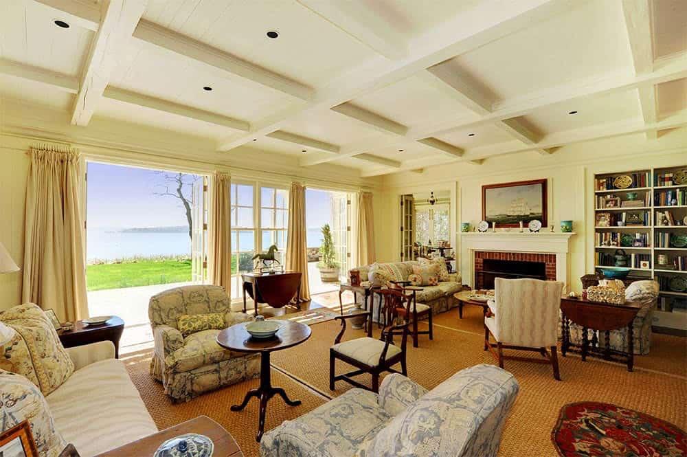 Traditional Living Room
