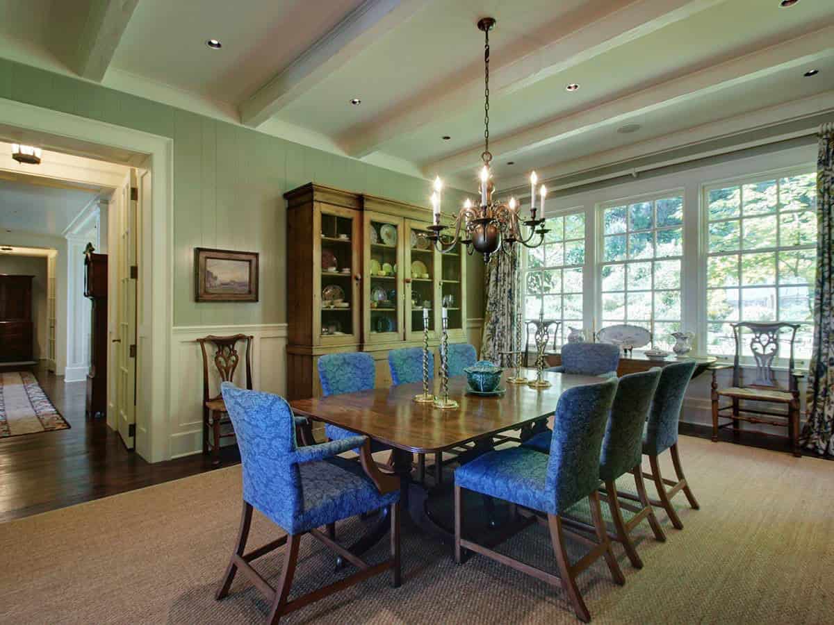 Traditional Dining Room