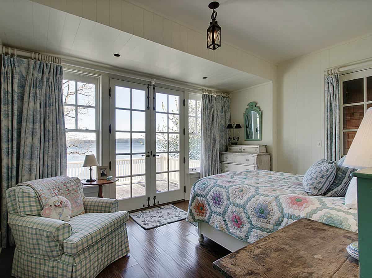 Traditional Bedroom