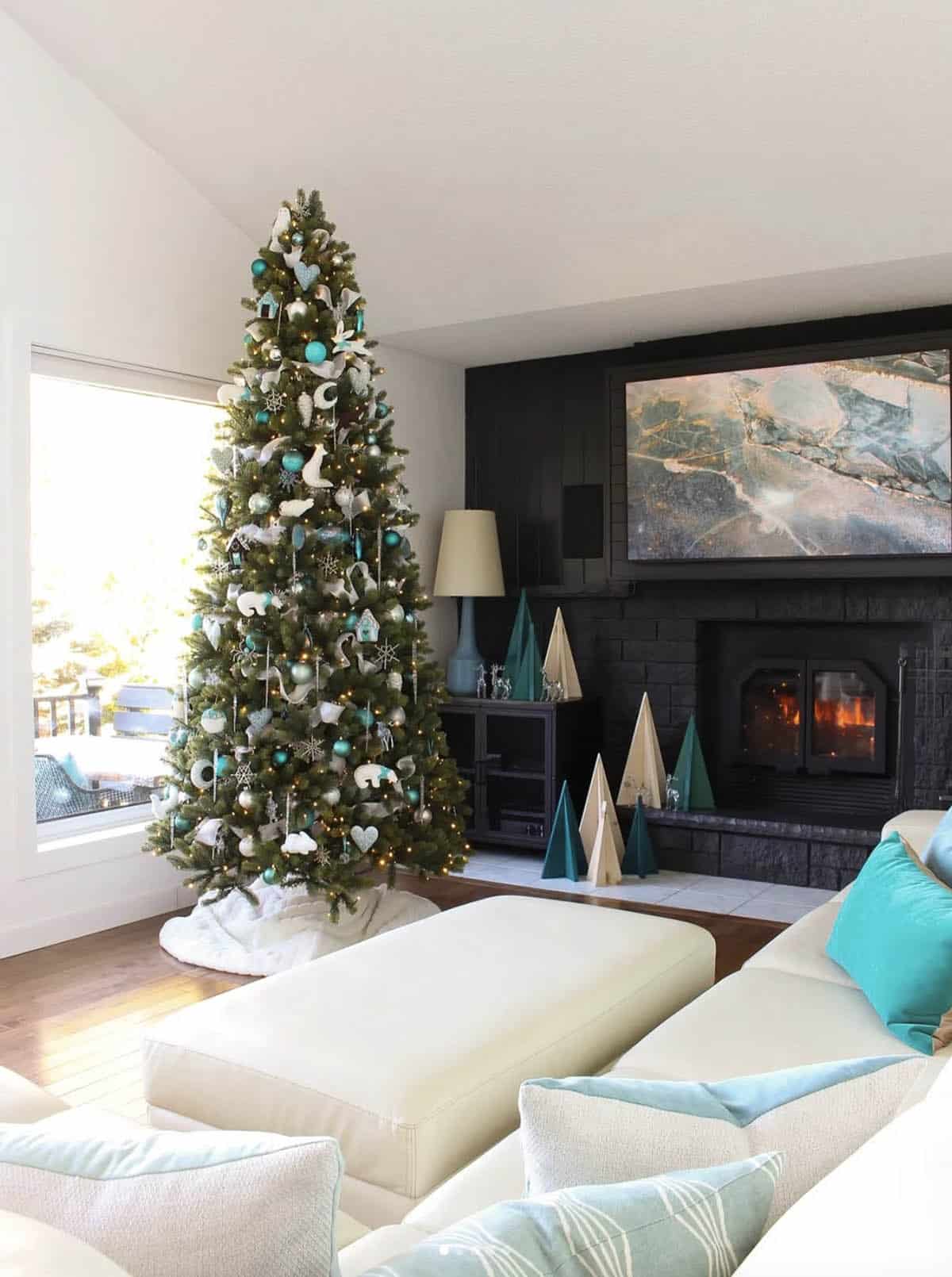 christmas tree decorated with a blue and white color scheme