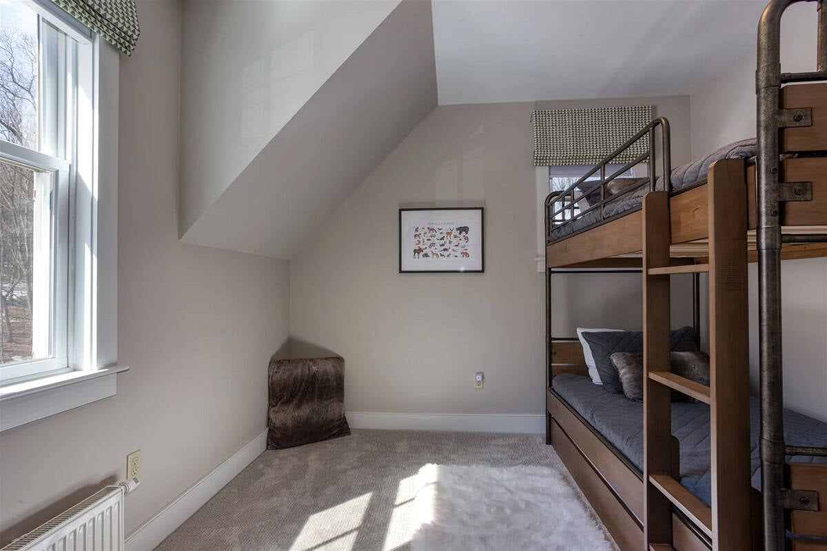 farmhouse style bunk bedroom