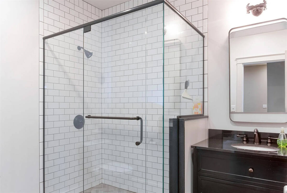 farmhouse style bathroom shower