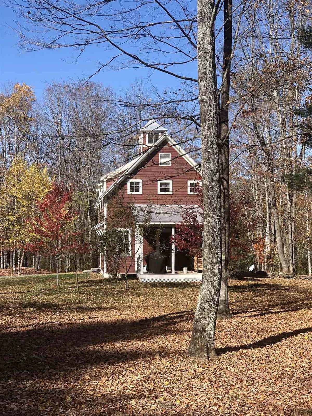 barn style house exterior