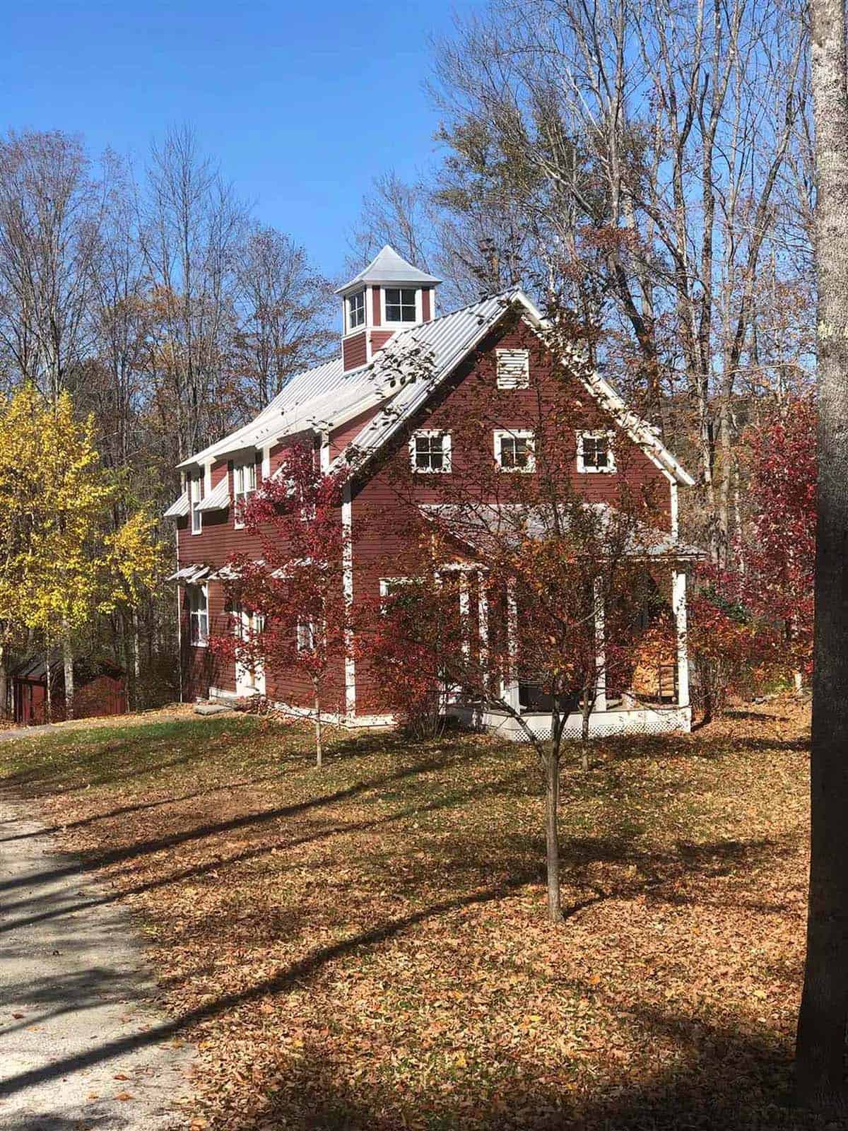 barn style house exterior