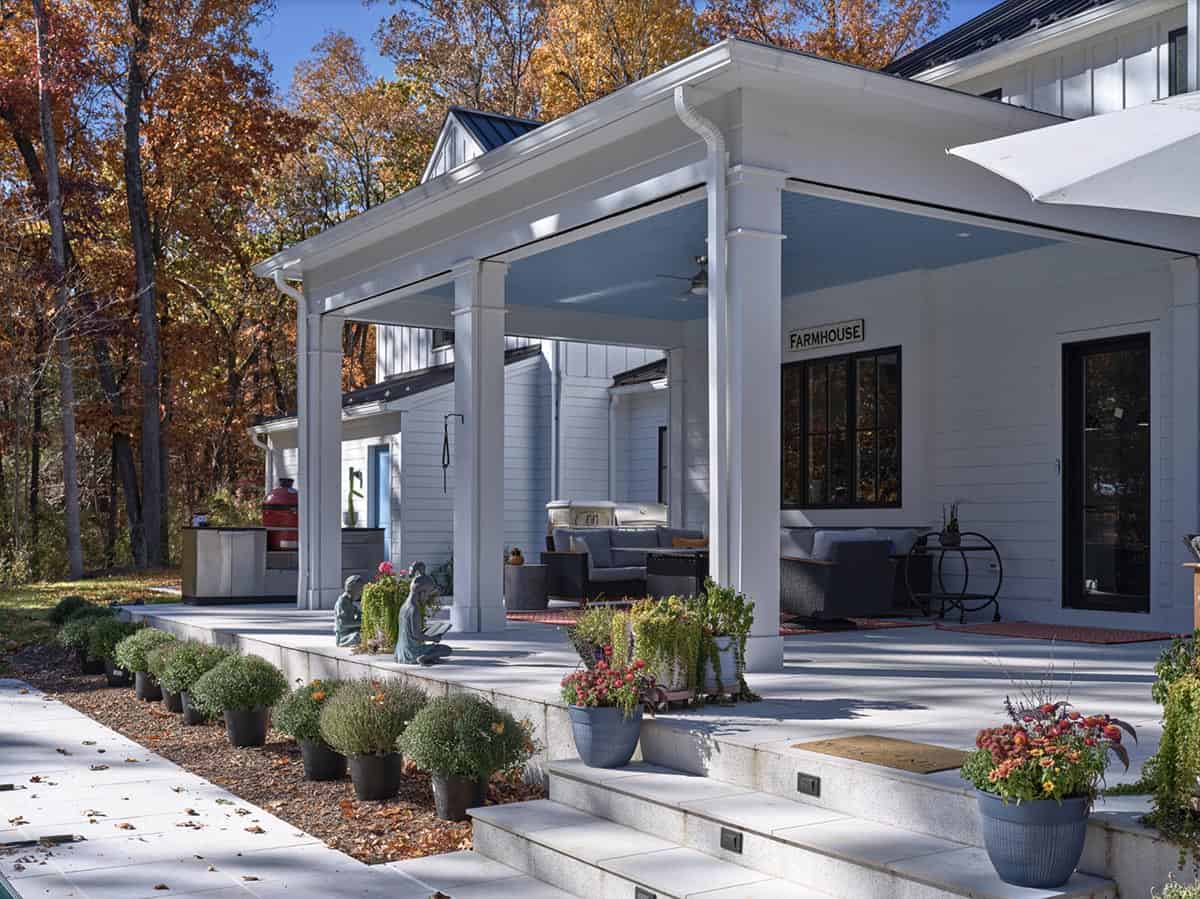 farmhouse style home exterior