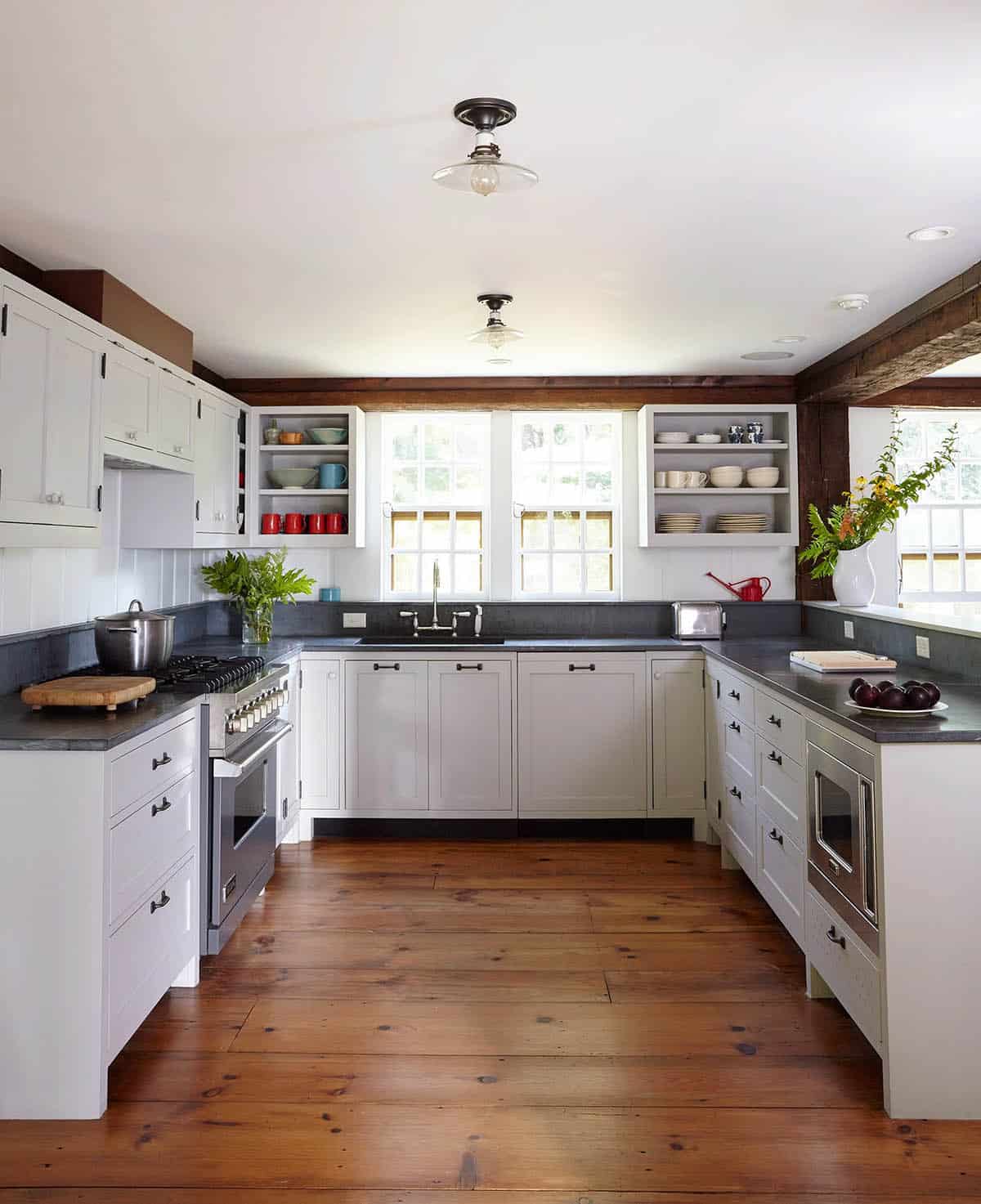 farmhouse style kitchen 