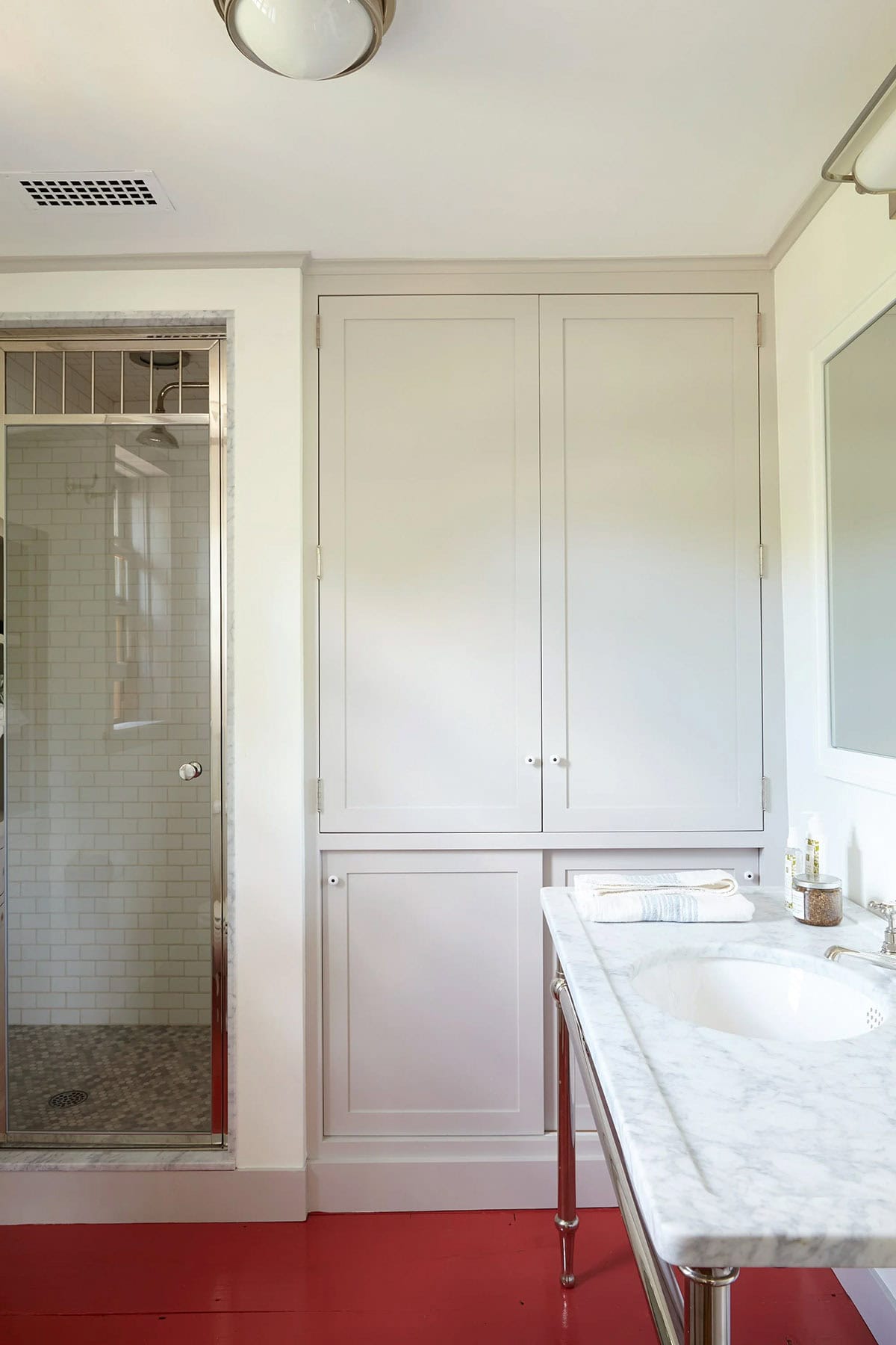 farmhouse style bathroom