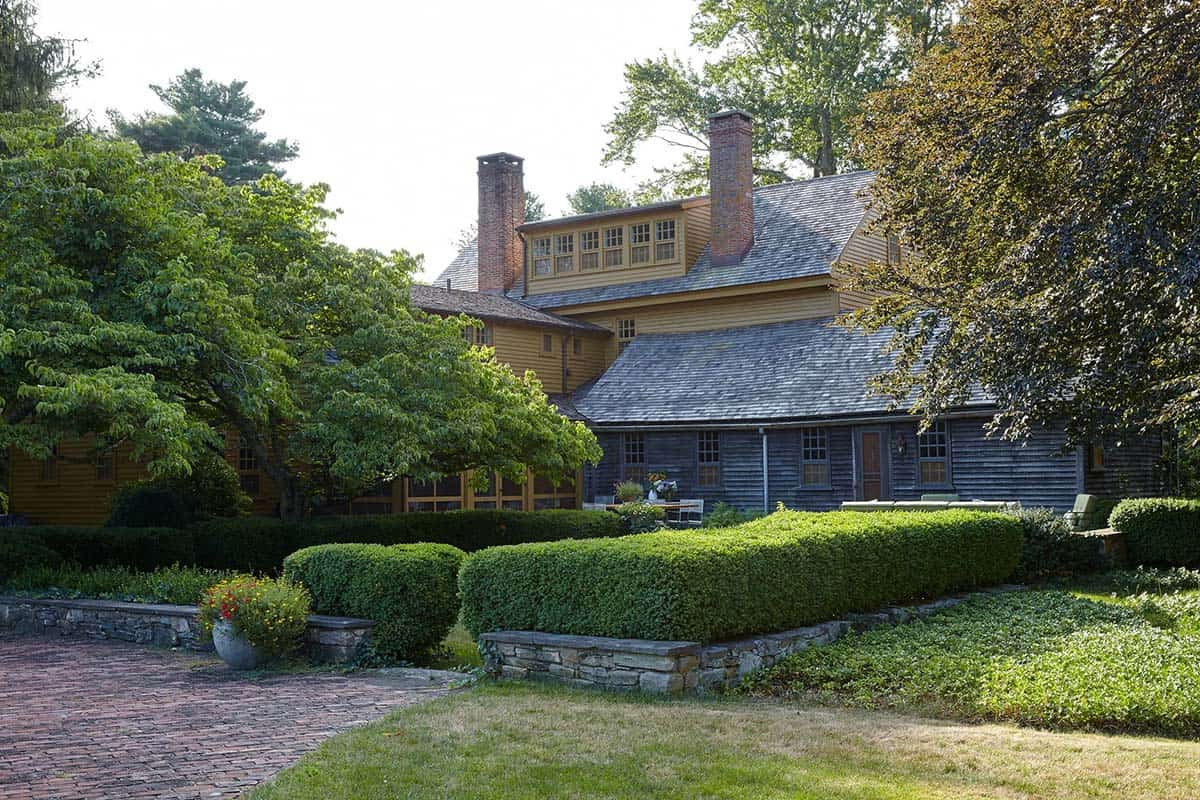 colonial farmhouse style home exterior