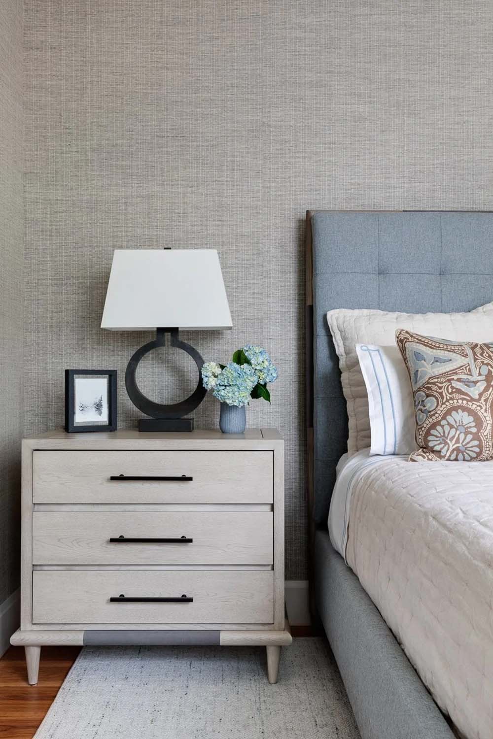 contemporary bedroom 