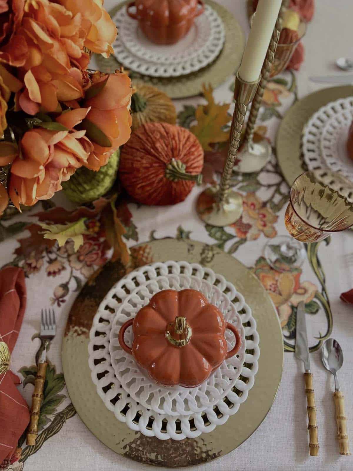 elegant thanksgiving table place setting idea with pumpkin soup bowls