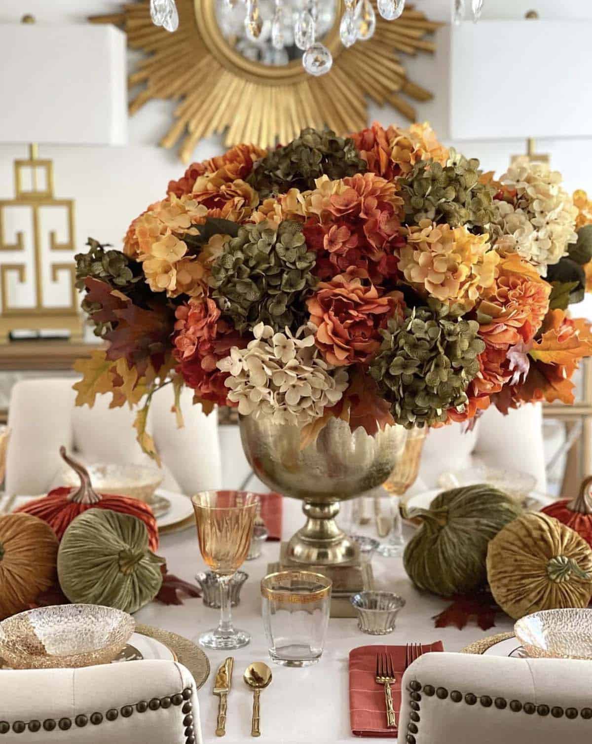 thanksgiving table decor with a hydrangea centerpiece