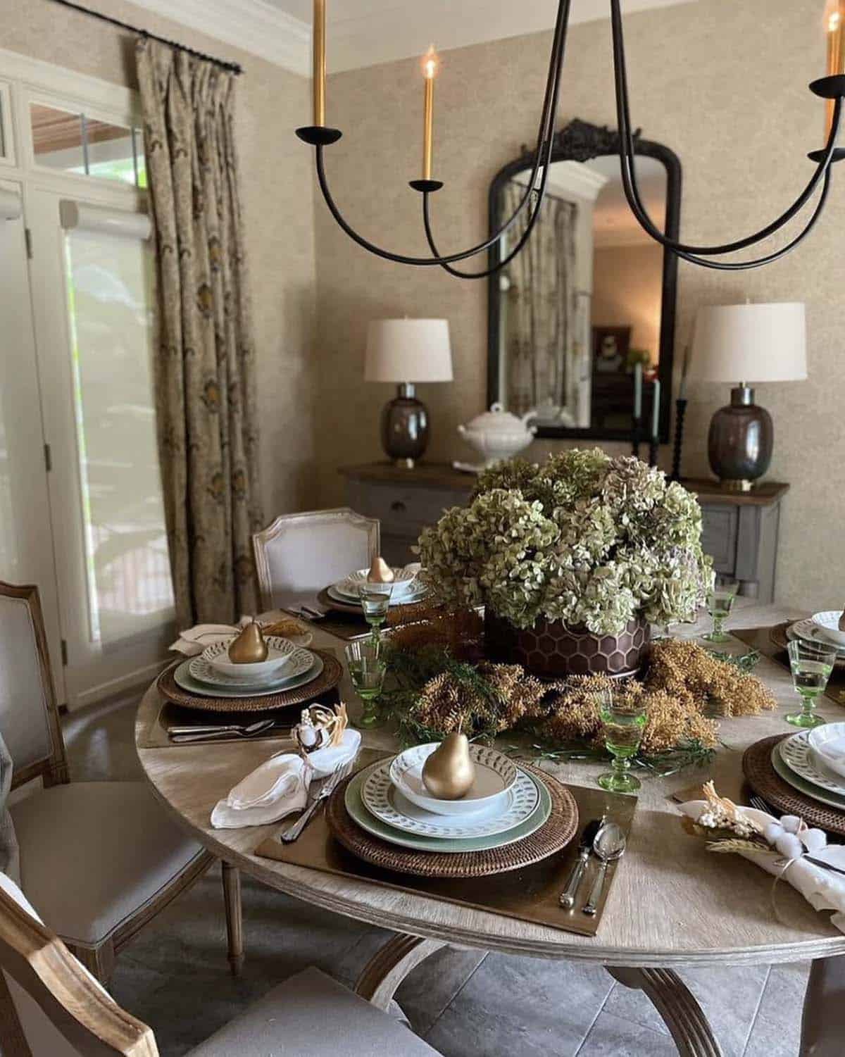 elegant thanksgiving table