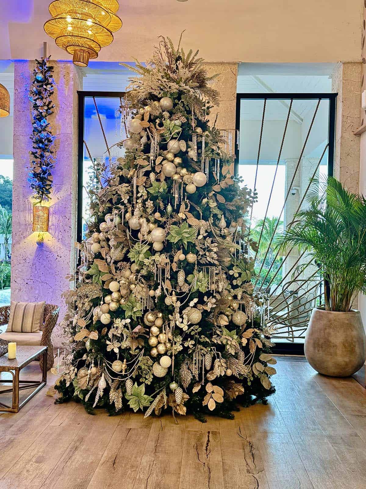 elegant christmas tree 