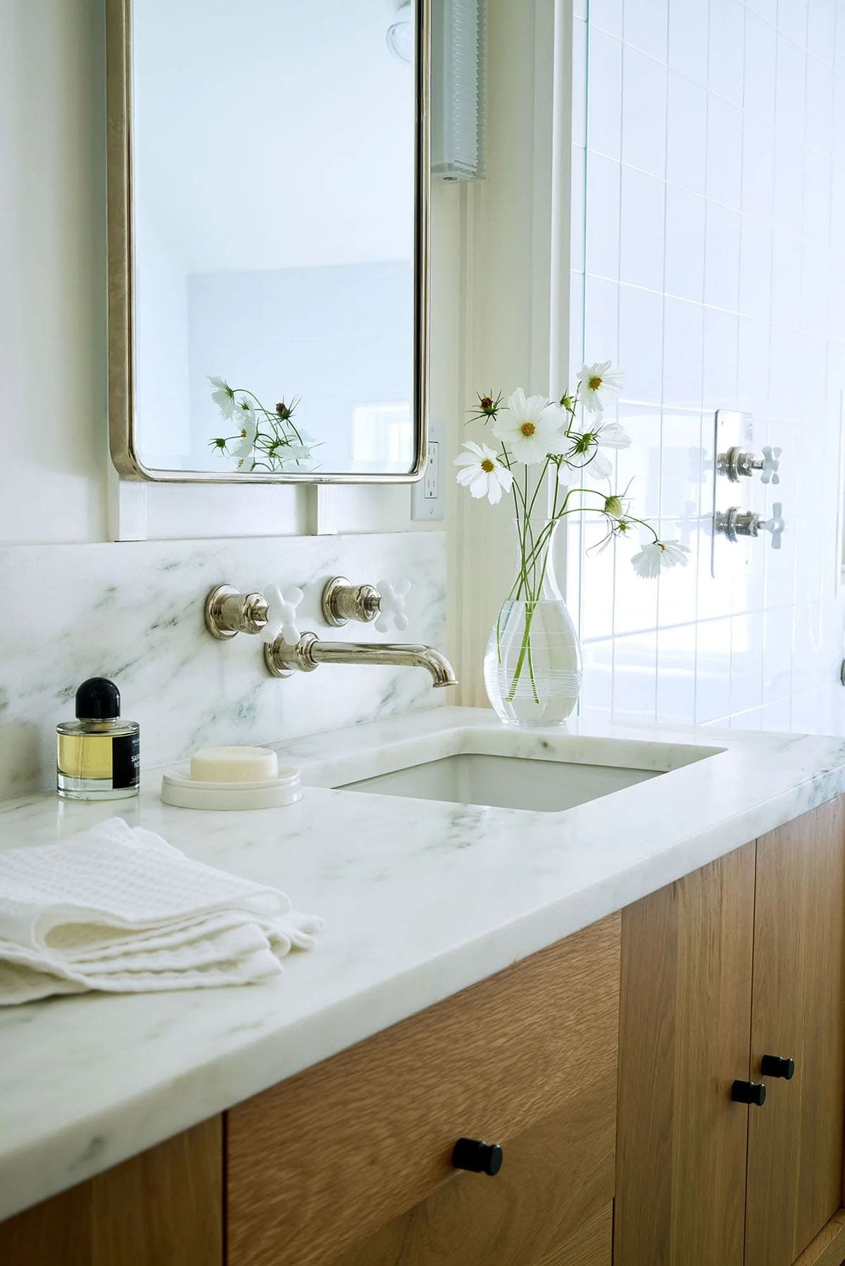 farmhouse style bathroom vanity