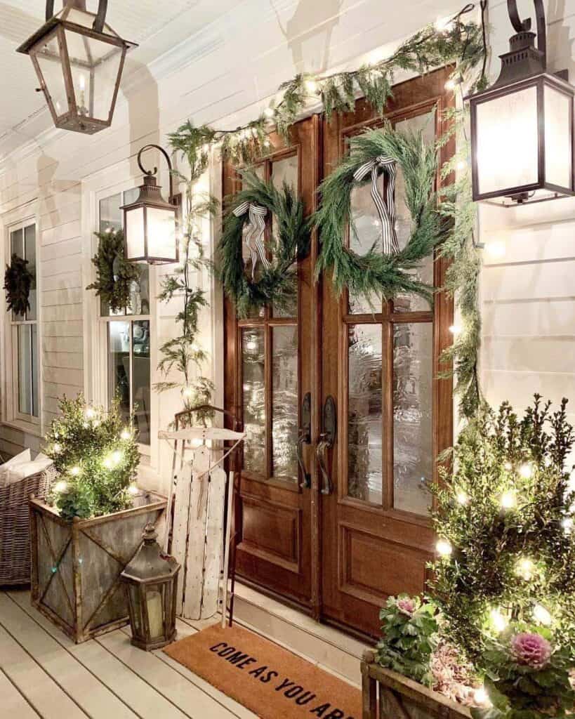 21 Christmas Front Porch Decorating Ideas For A Festive Welcome
